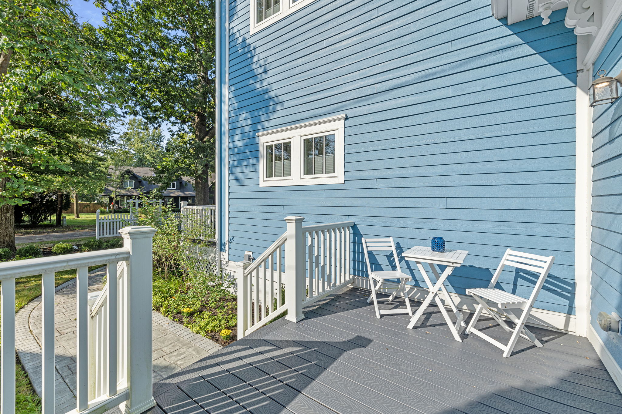 Suite 5 - Herringbone - Front Deck