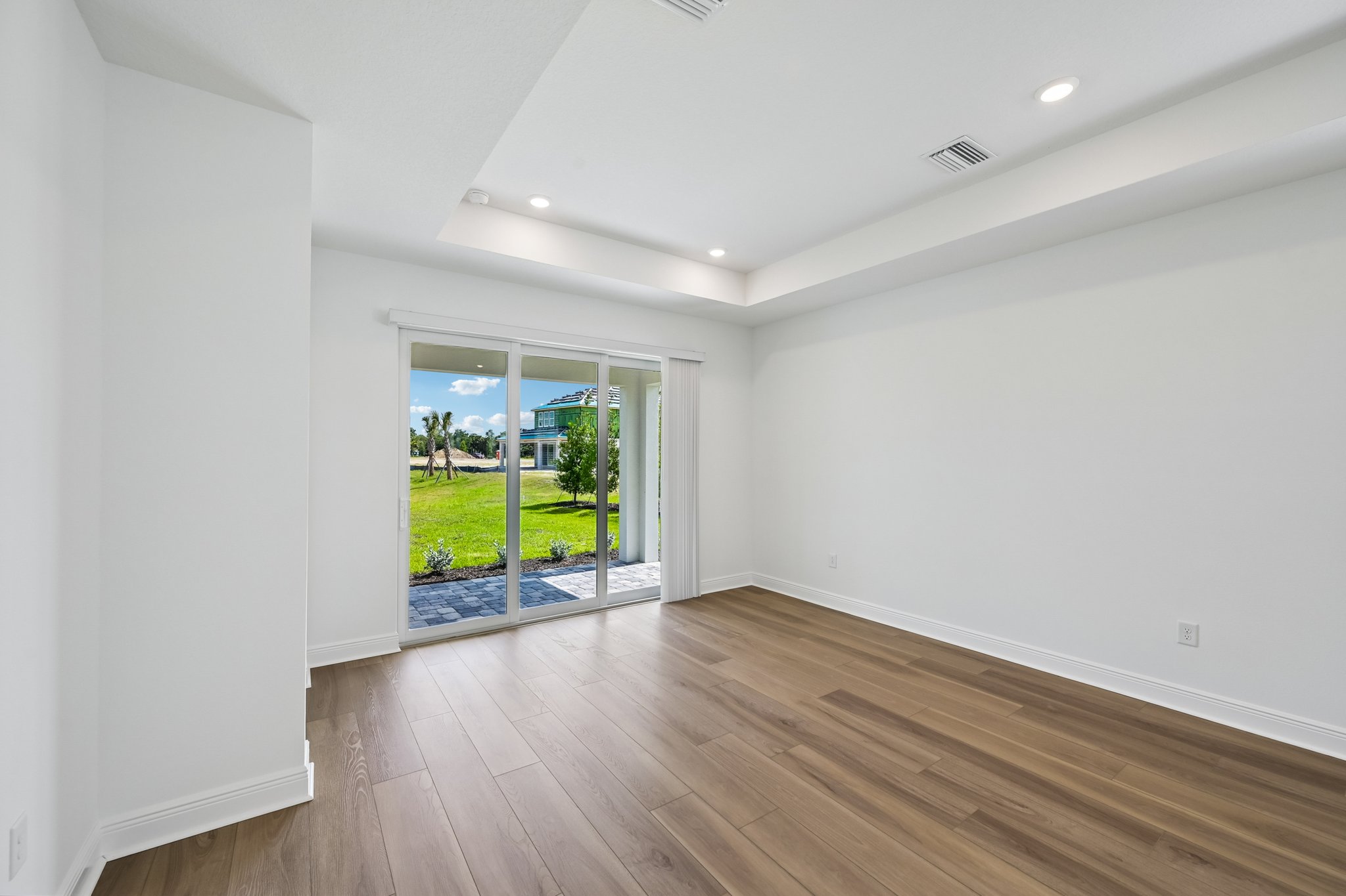 Crystal Isles Cir-S0905-008.jpg