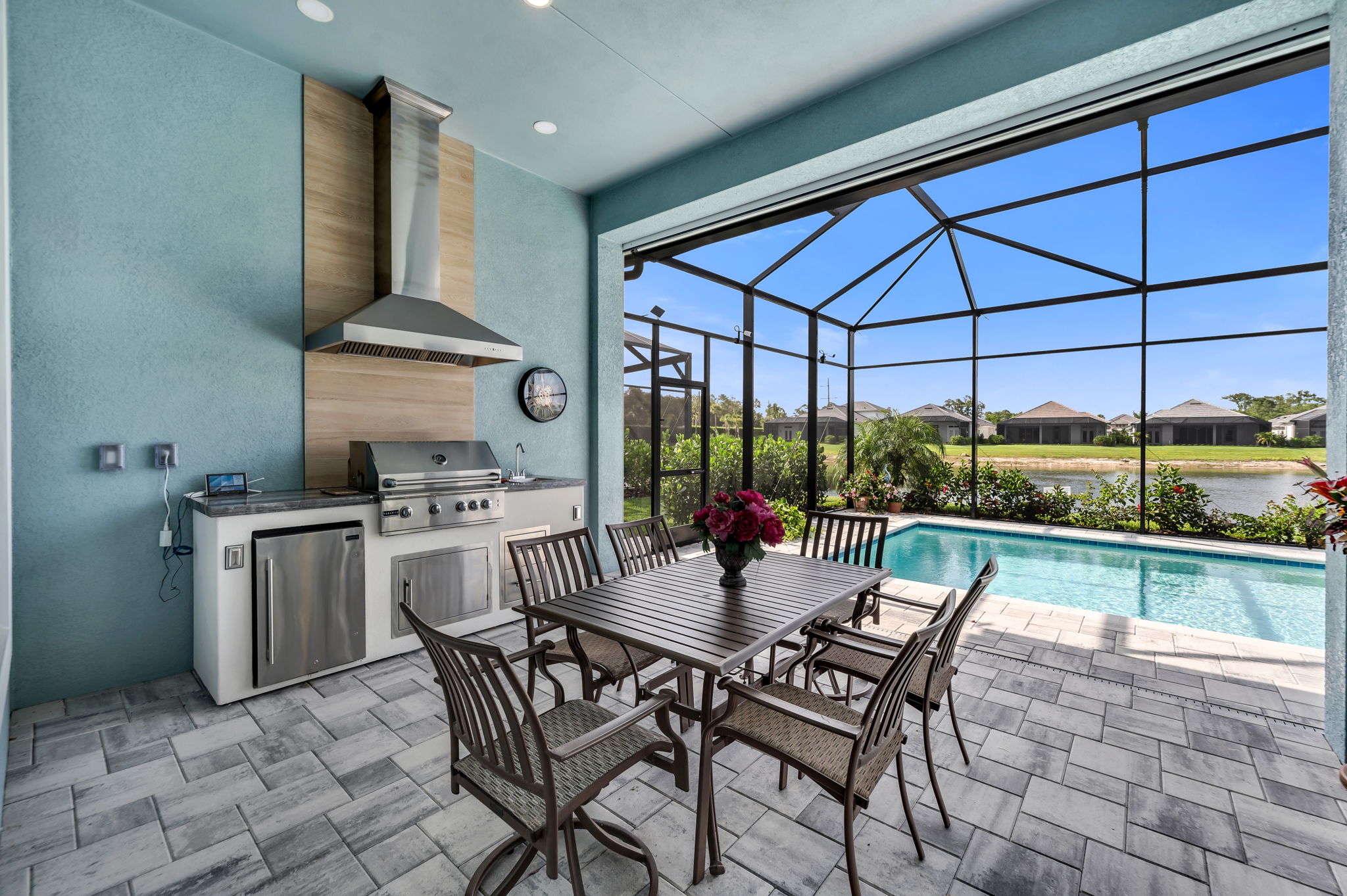 Outdoor Dining - Kitchen
