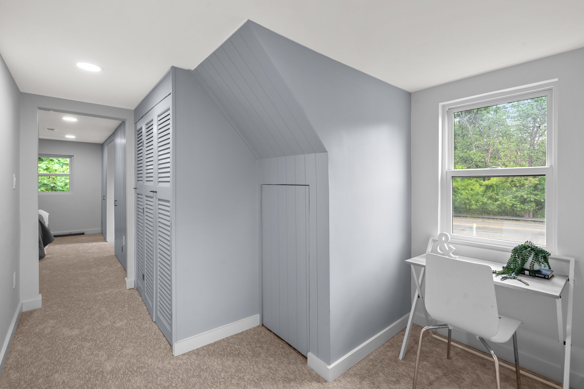 23. Upper bedroom.jpg