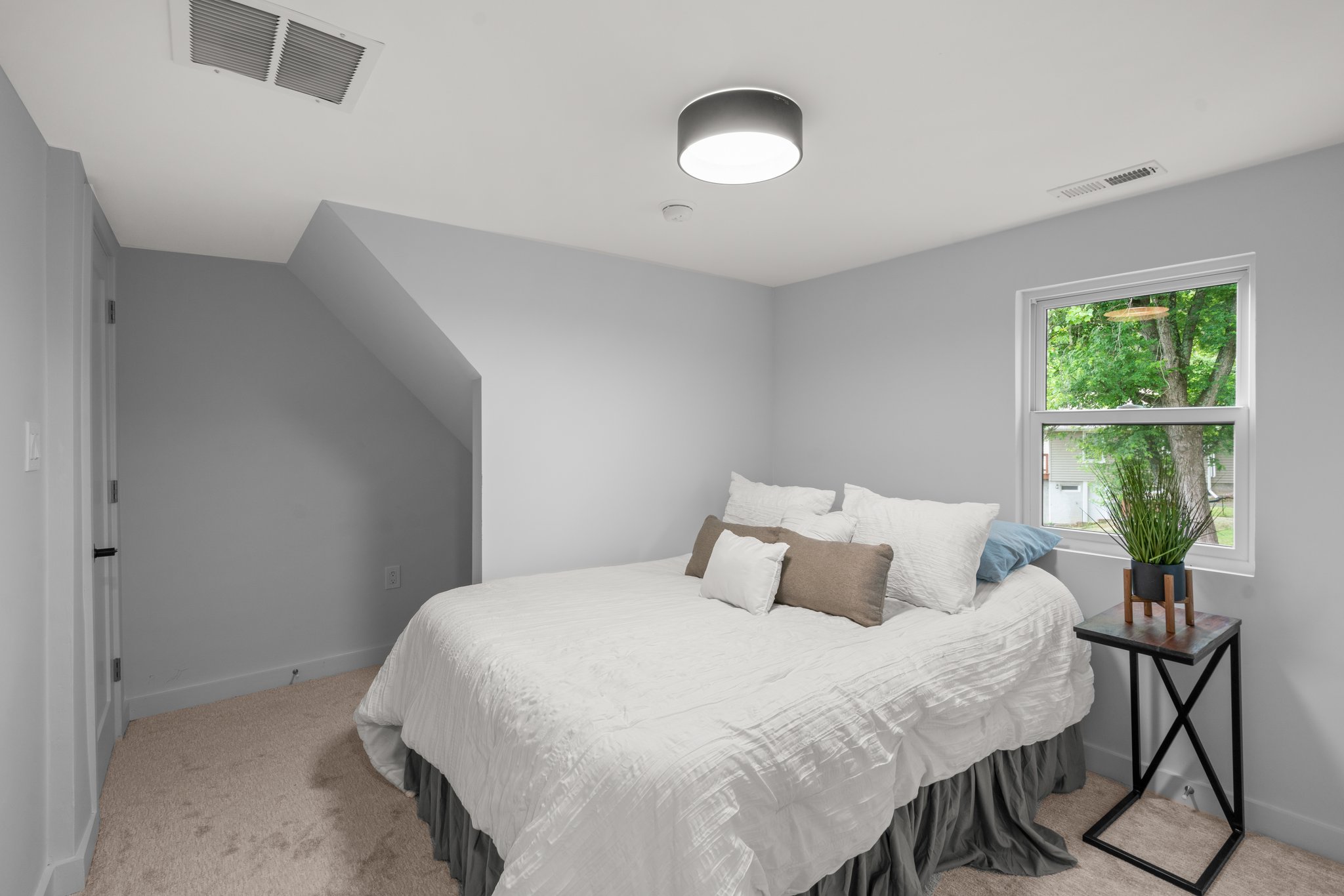 21. Upper bedroom.jpg