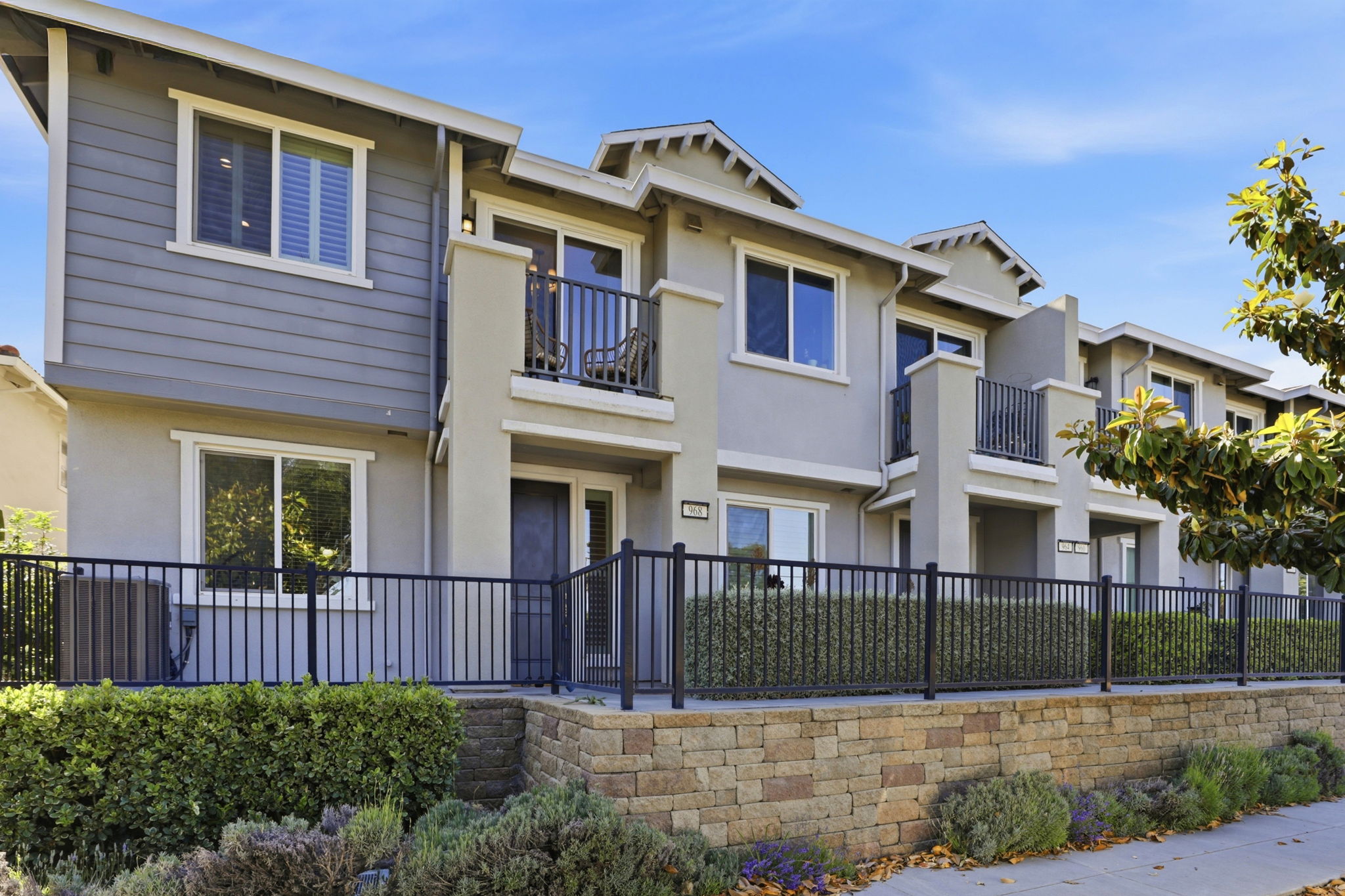 002_F8_968 Almaden Ln