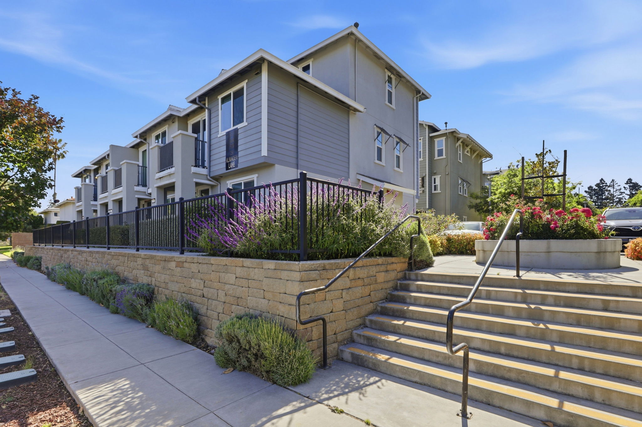 003_F8_968 Almaden Ln