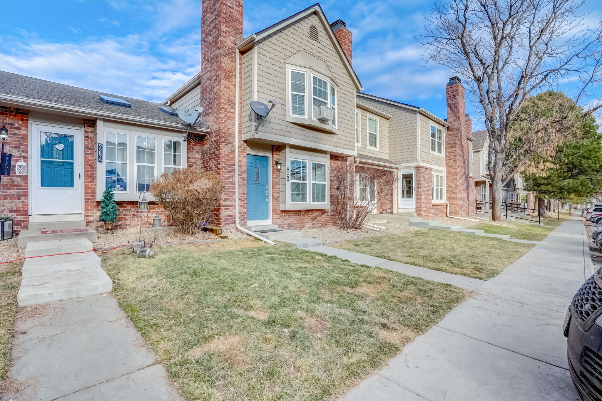 W Chatfield Ln-002
