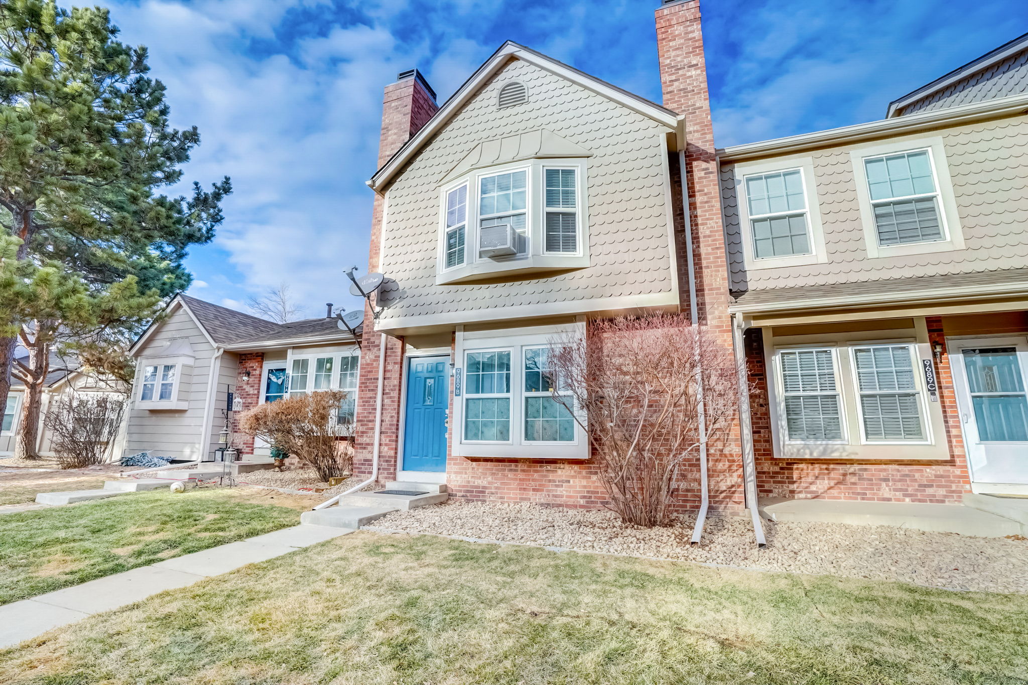 W Chatfield Ln-004