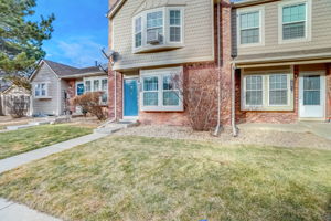 W Chatfield Ln-007