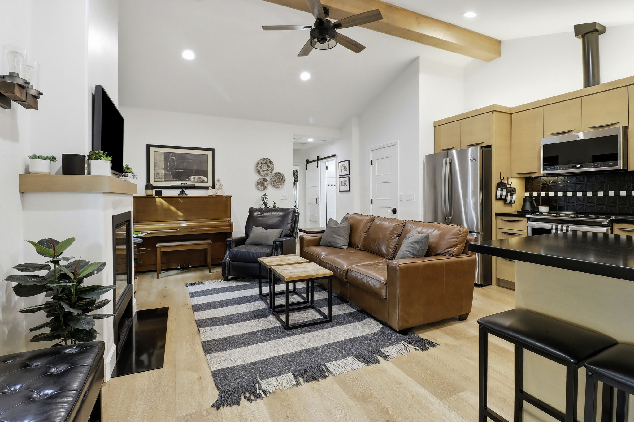 014_F8_969 Twin Brook Ct