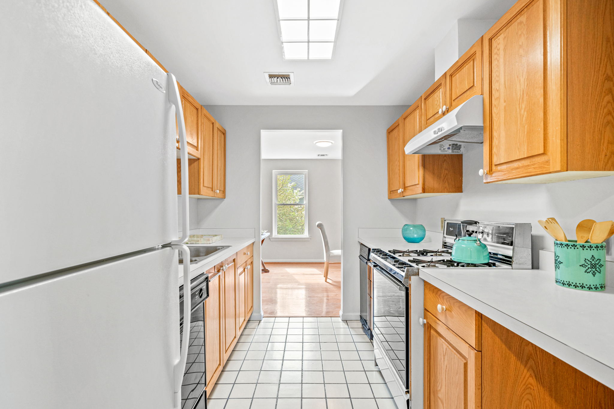 97 Anderer Ln, Boston, MA 02132, USA Photo 14