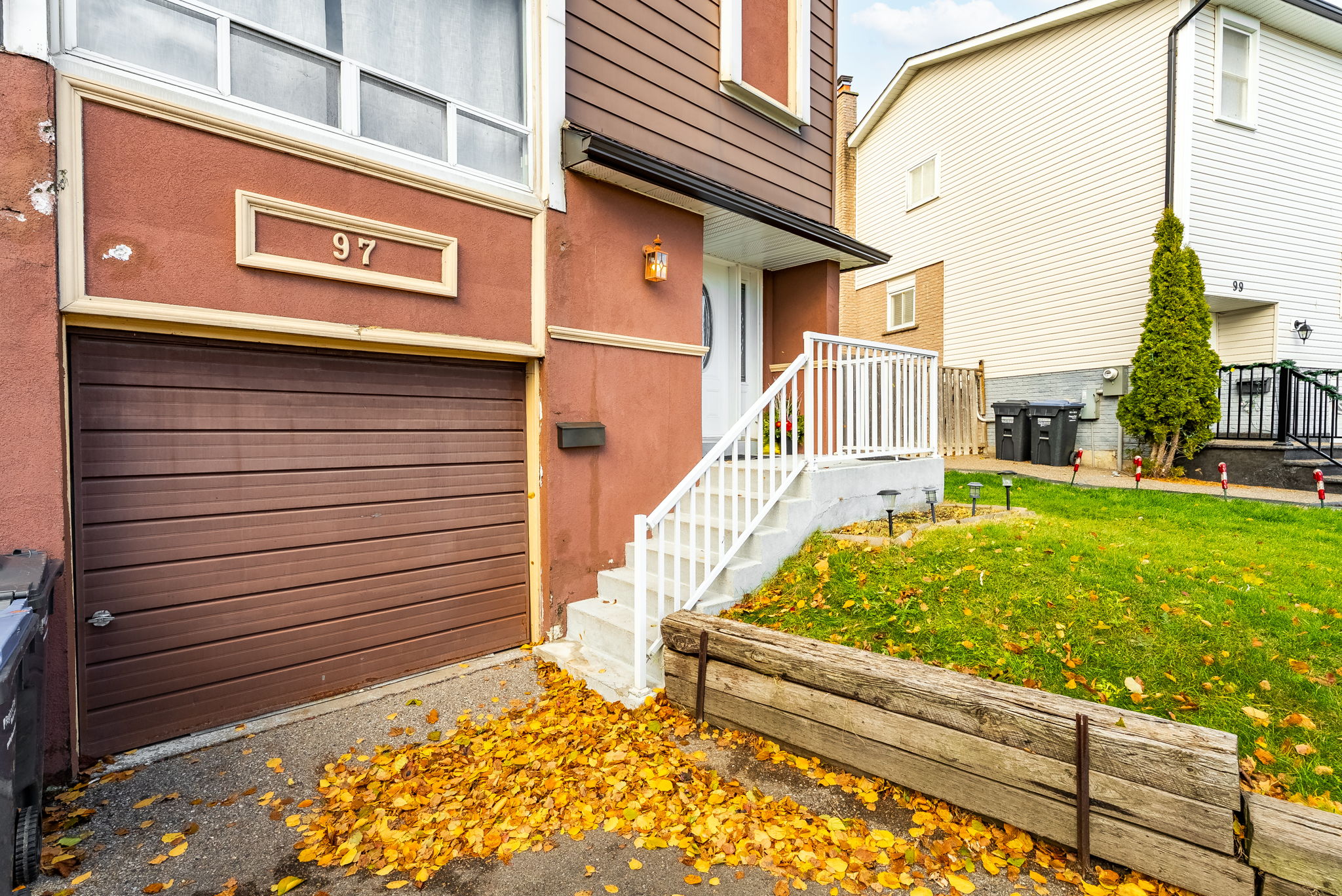 Front Porch/Entrance