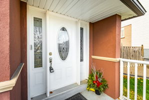 Front Porch/Entrance