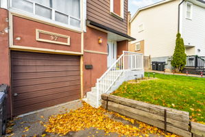Front Porch/Entrance