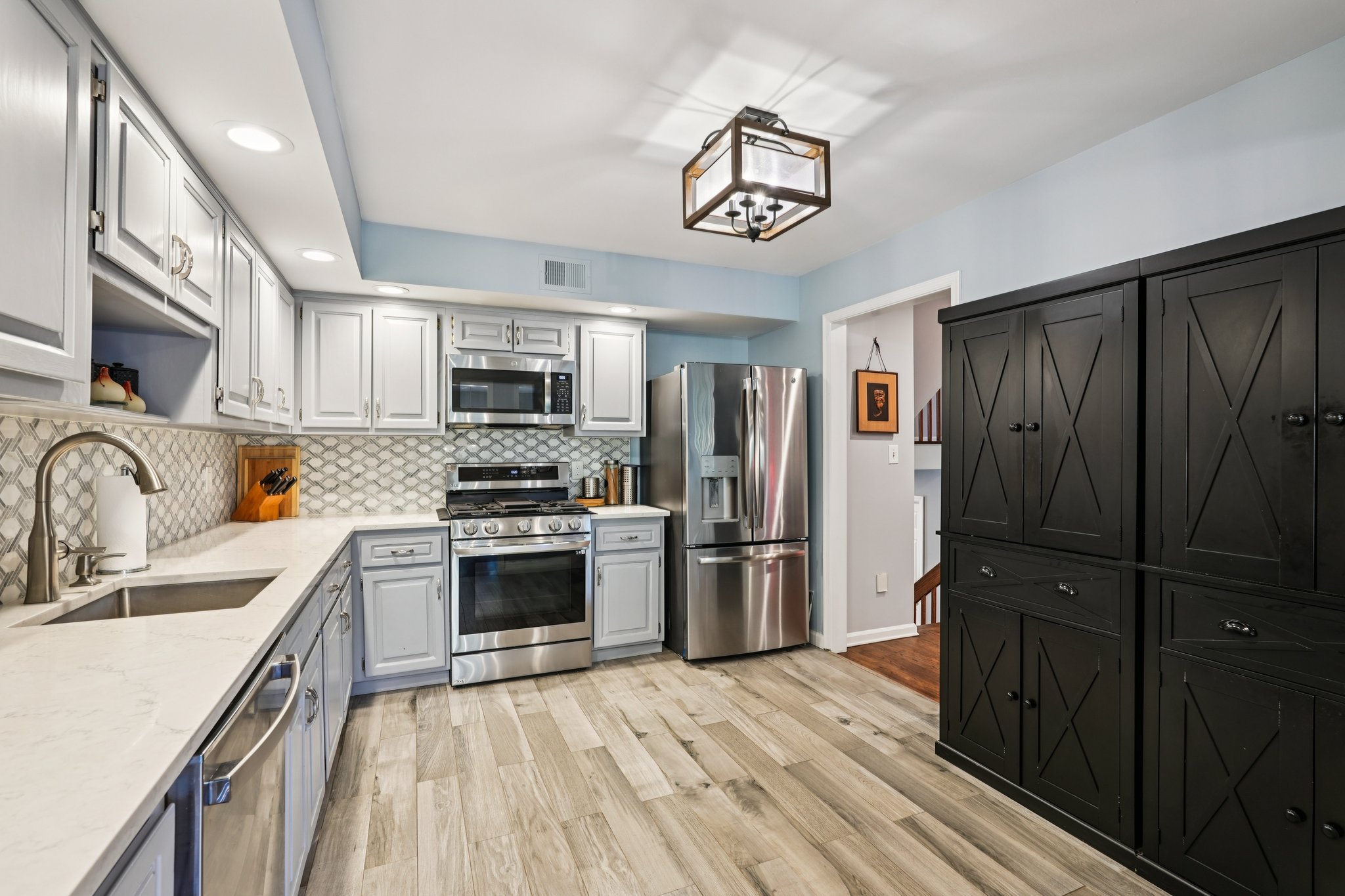 Frost Ln-S1710-019.jpg