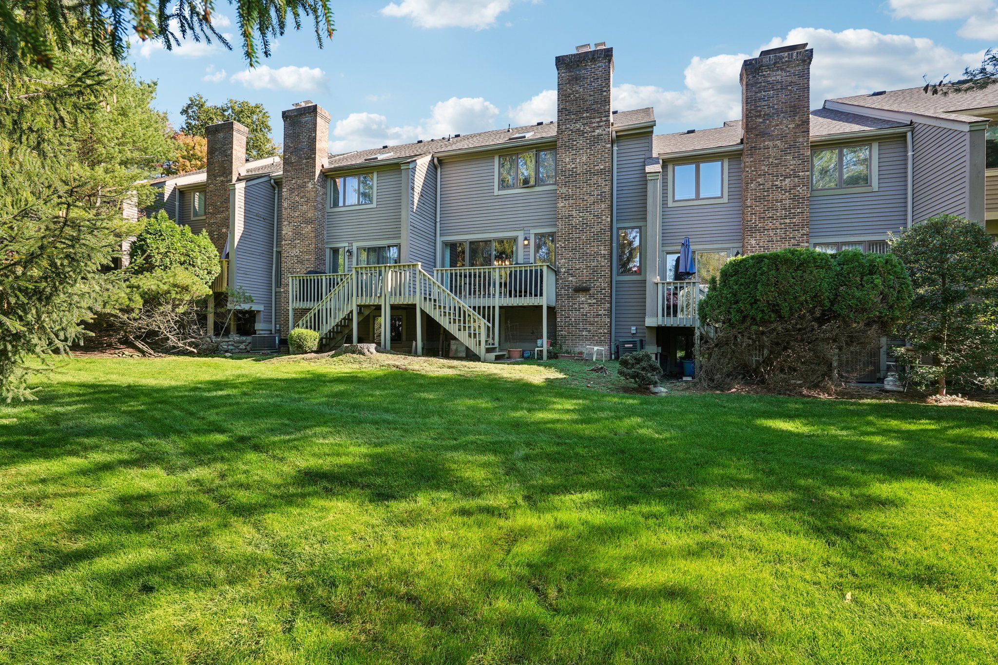 Frost Ln-S1710-048.jpg