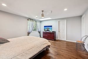 Frost Ln-S1710-037.jpg