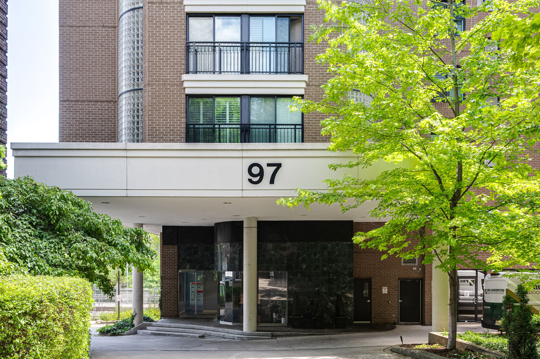 97 Lawton Blvd Unit 804 Toronto, ON M4V 1Z6
