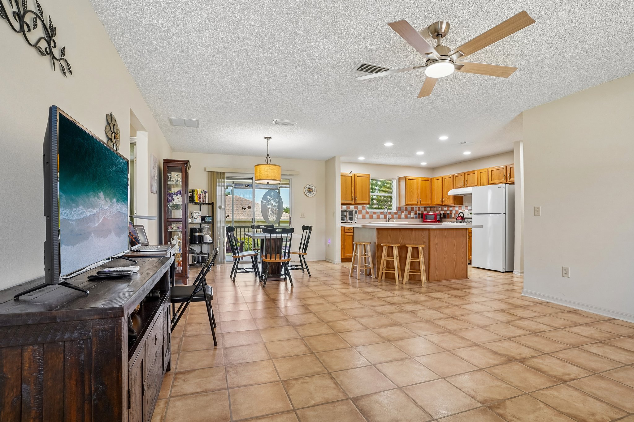 Kenova Ave-S2507-009.jpg