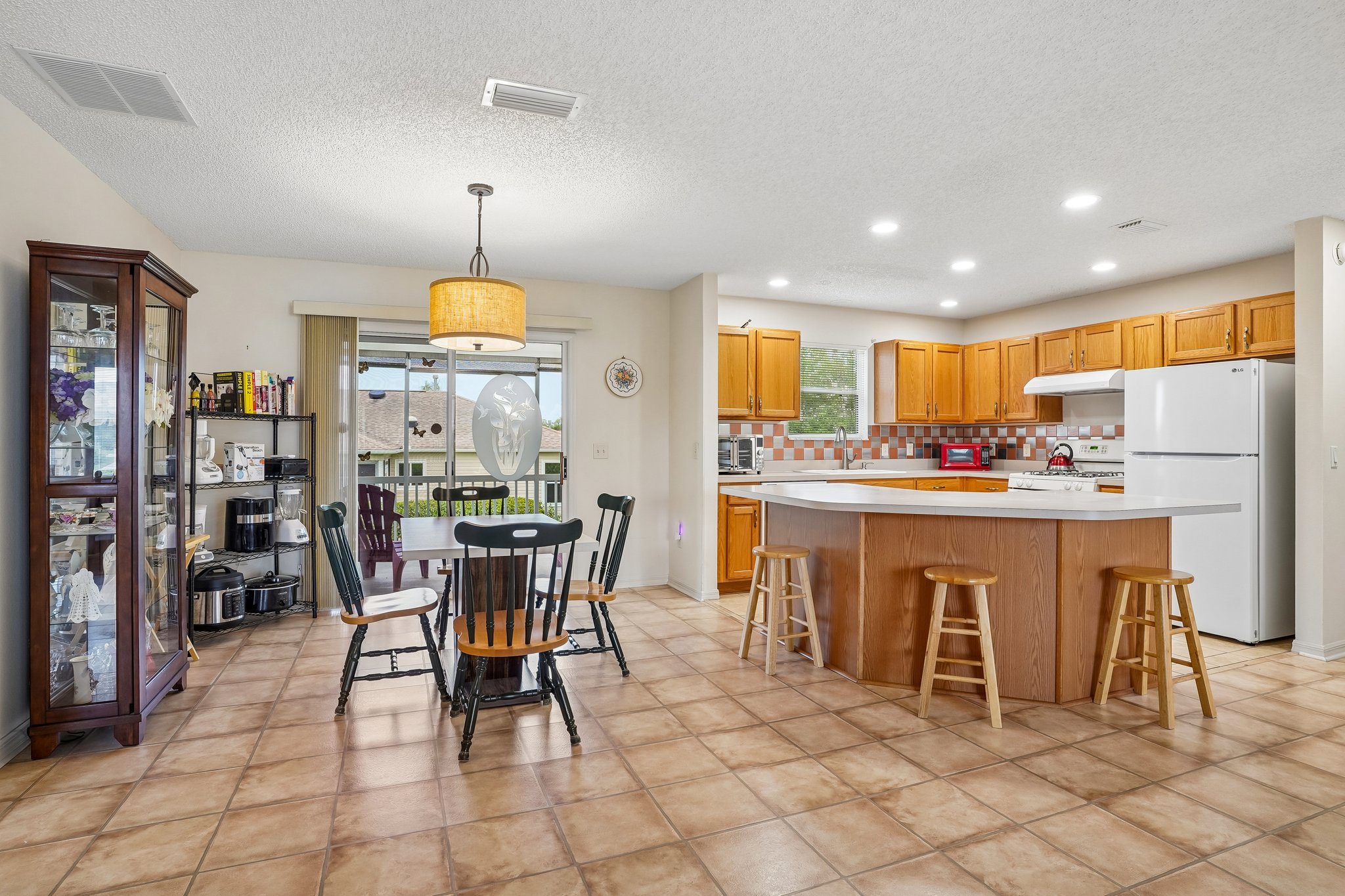 Kenova Ave-S2507-012.jpg