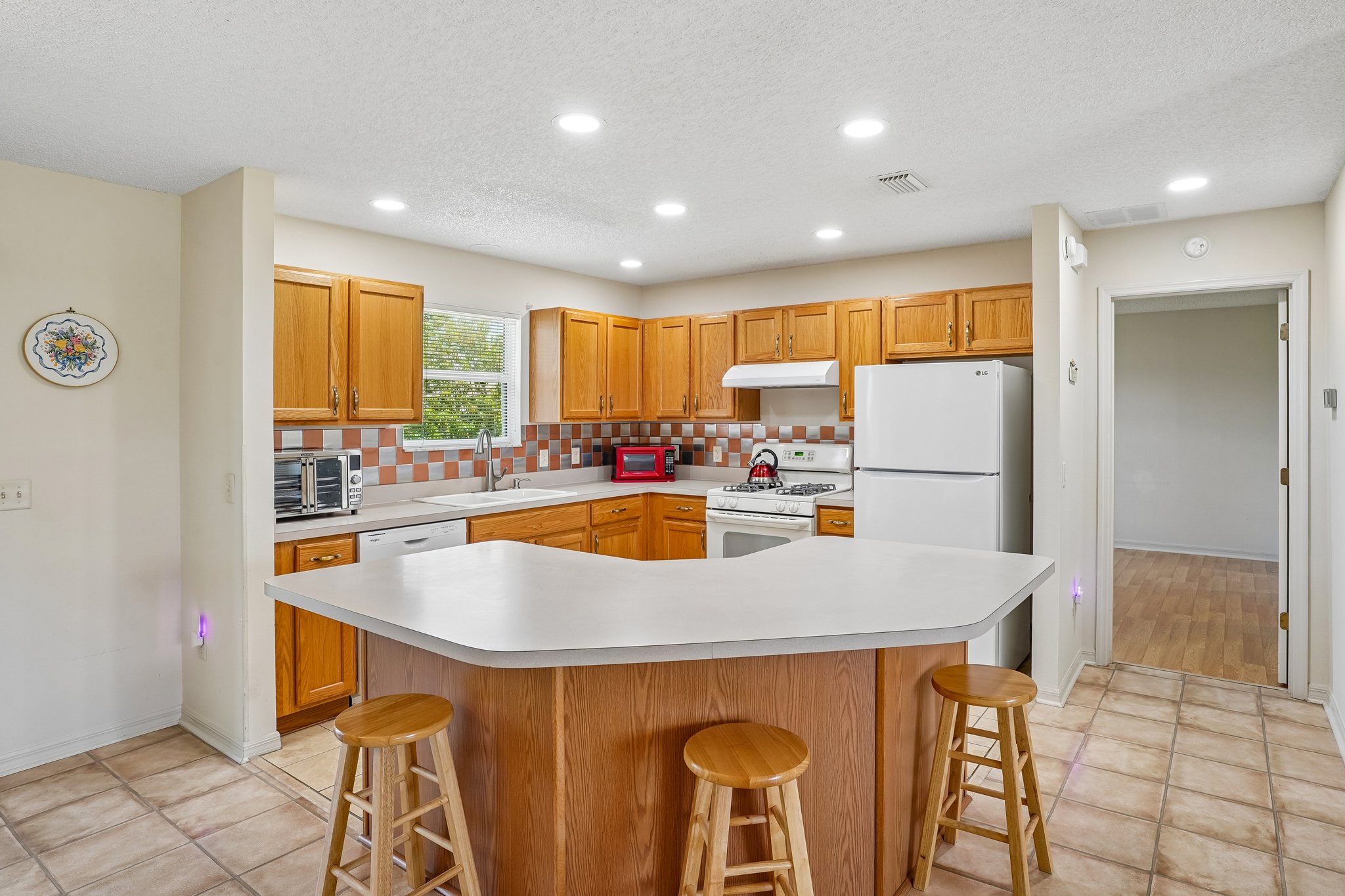 Kenova Ave-S2507-013.jpg