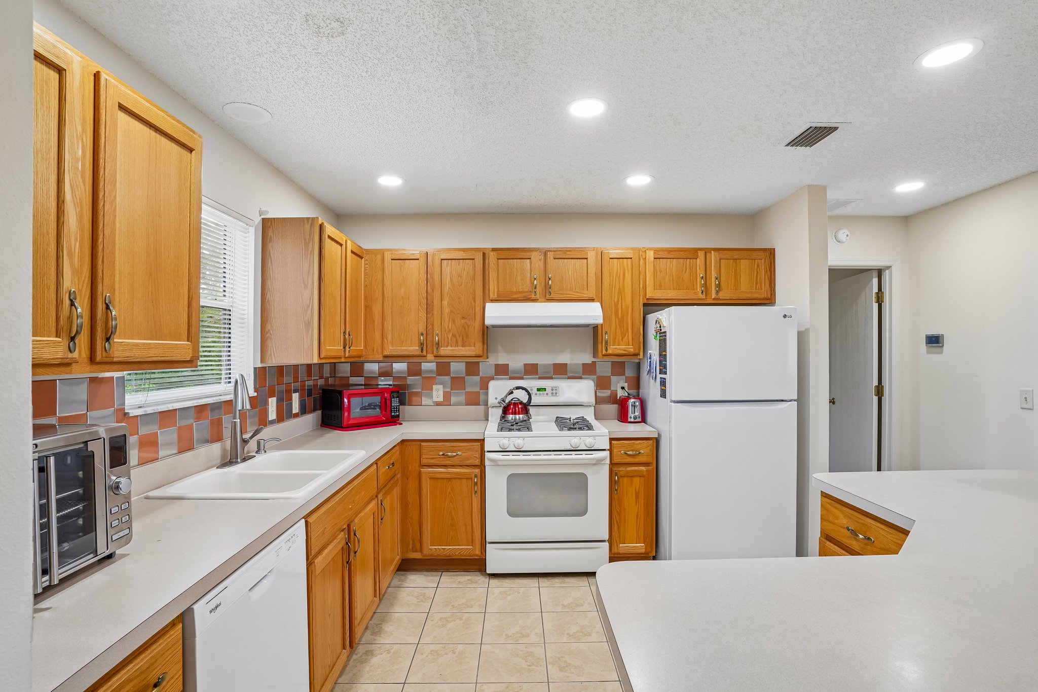 Kenova Ave-S2507-016.jpg