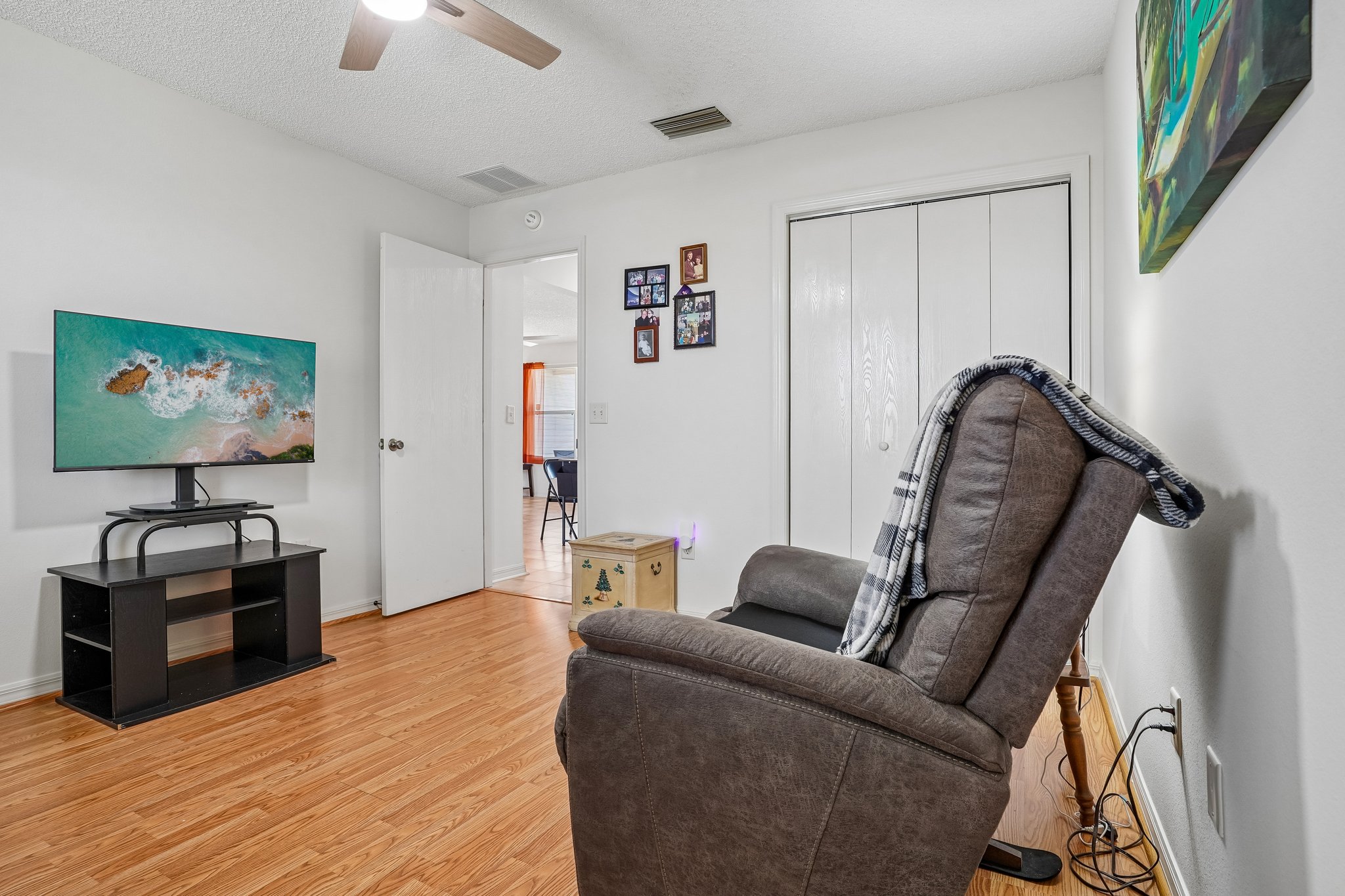 Kenova Ave-S2507-030.jpg