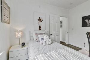  Photo 42