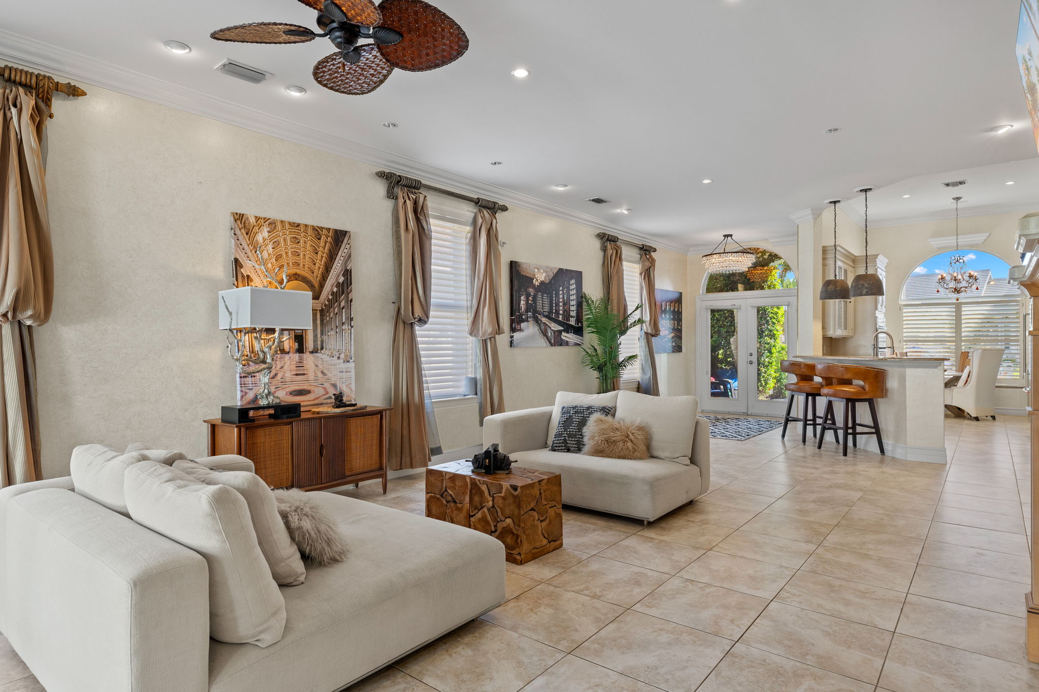 Living Room 4 of 5