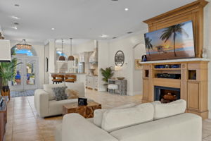 Living Room 3 of 5