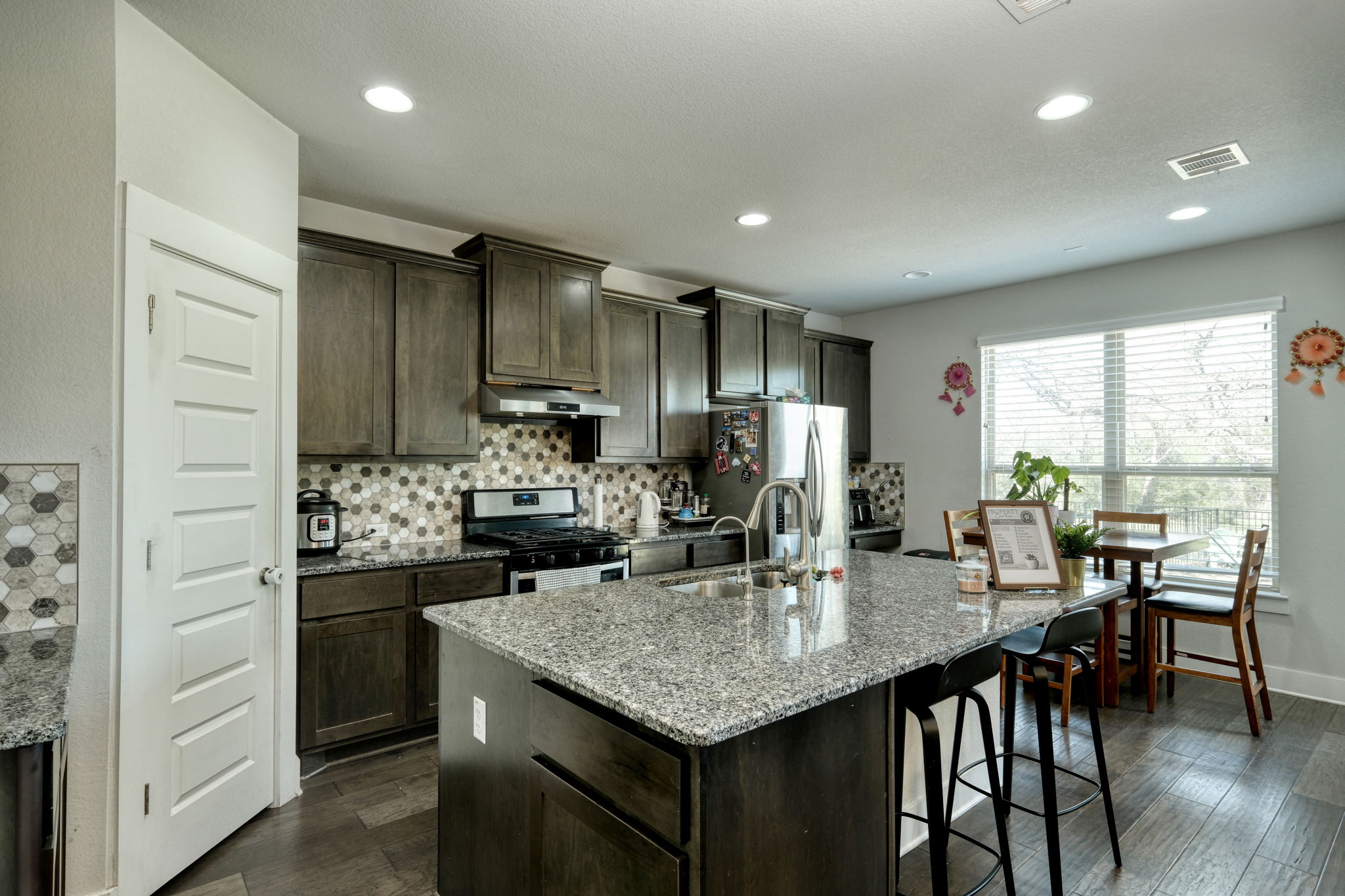 Kitchen/Breakfast Bar