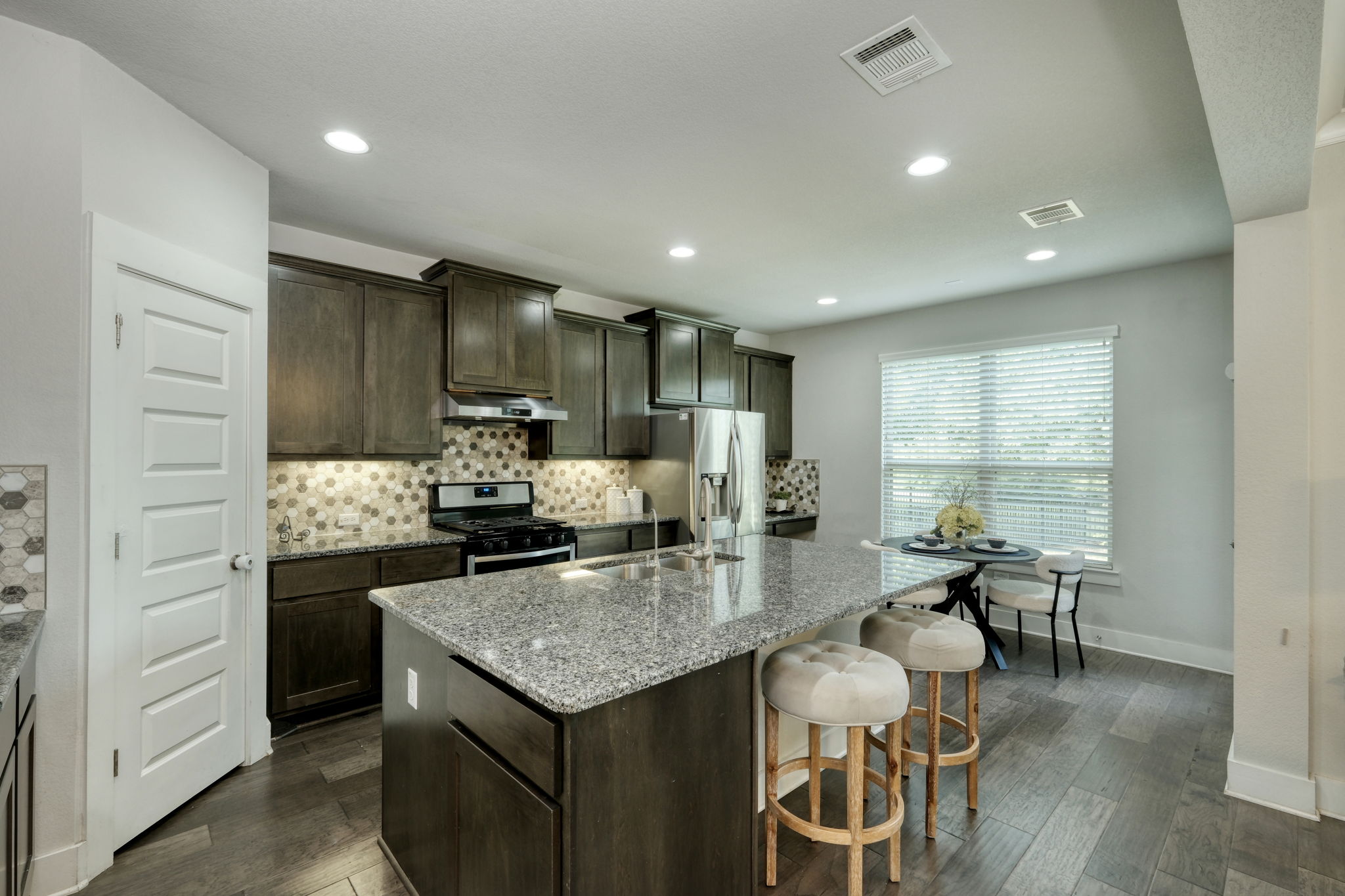 Kitchen/Breakfast Bar