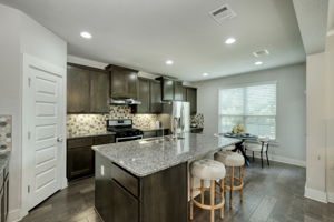 Kitchen/Breakfast Bar