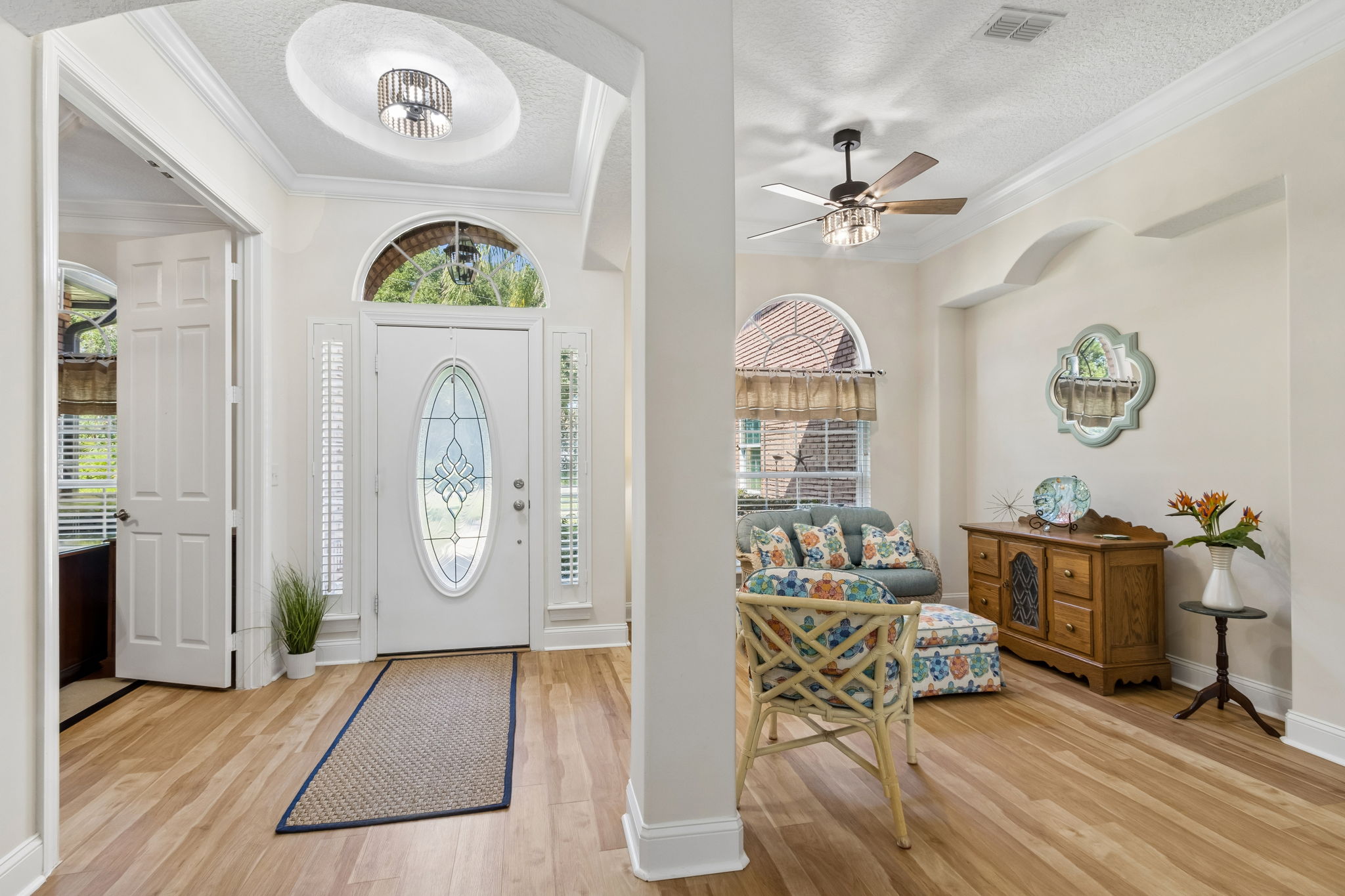 Foyer/Living Room