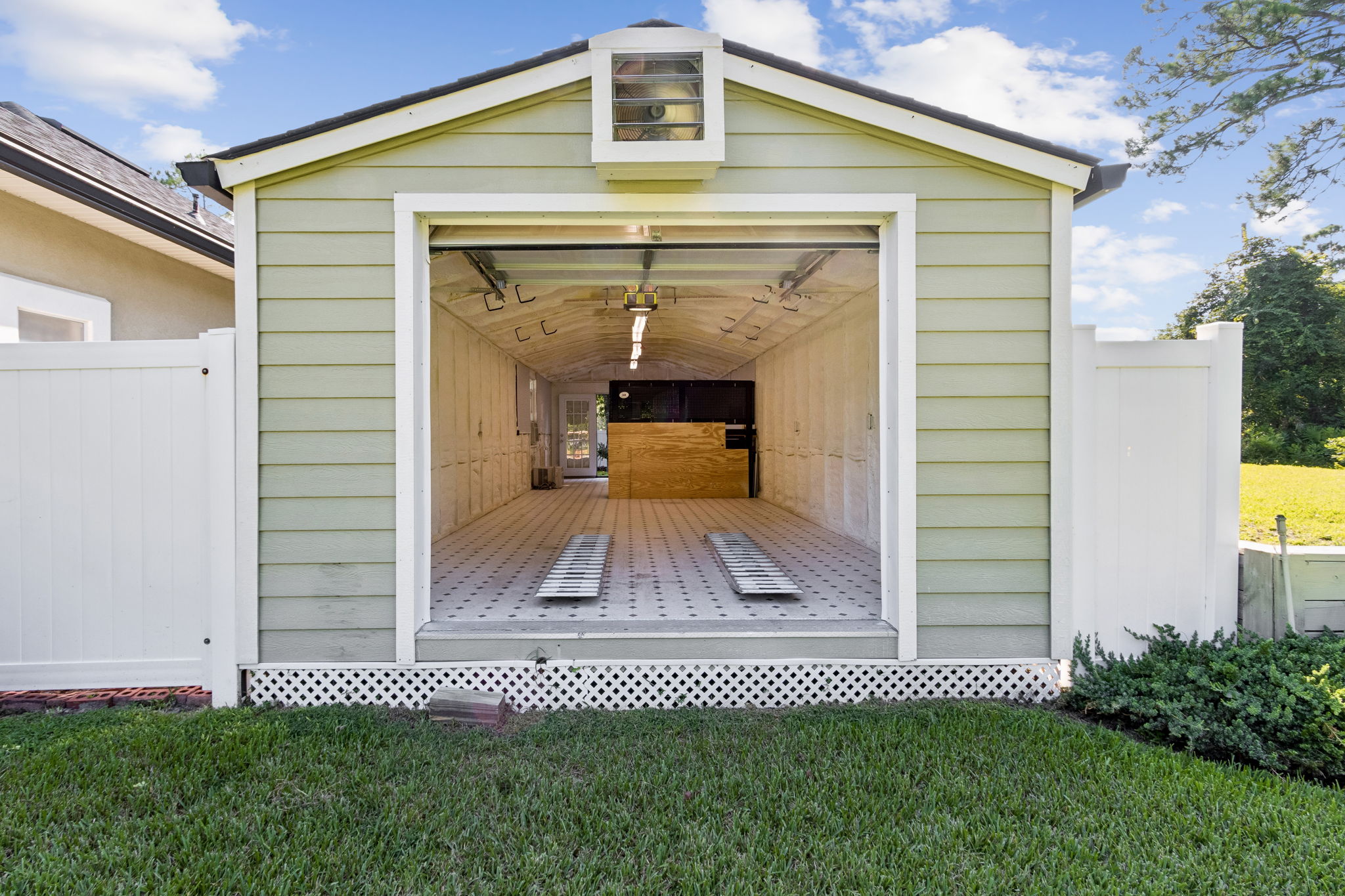 Garage/Shed
