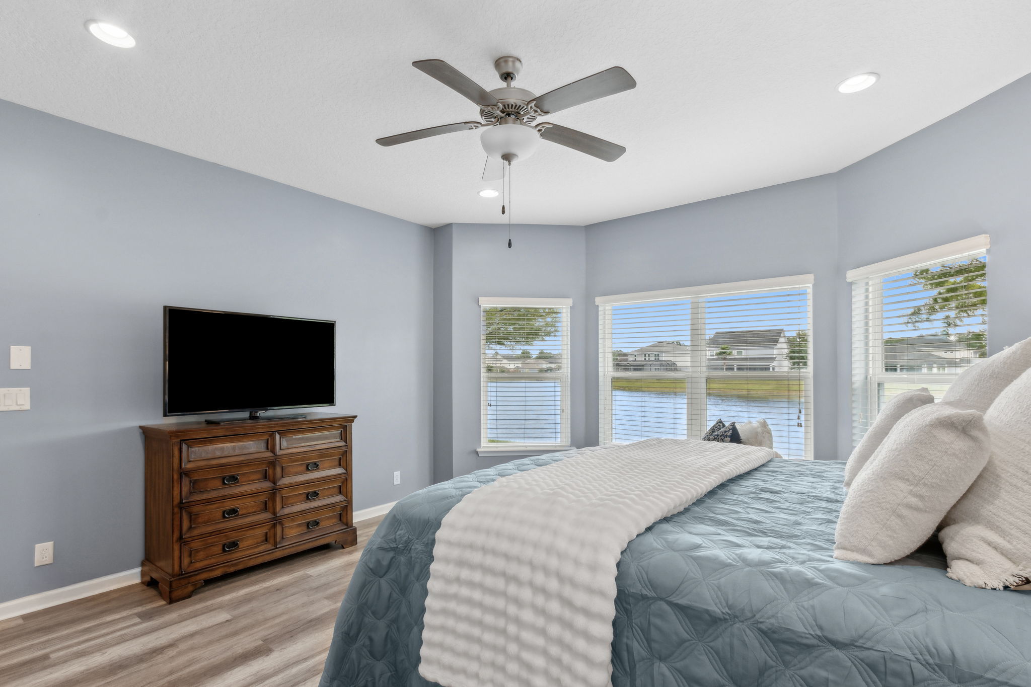 ... with a wall of bay windows providing panoramic views of the lake.