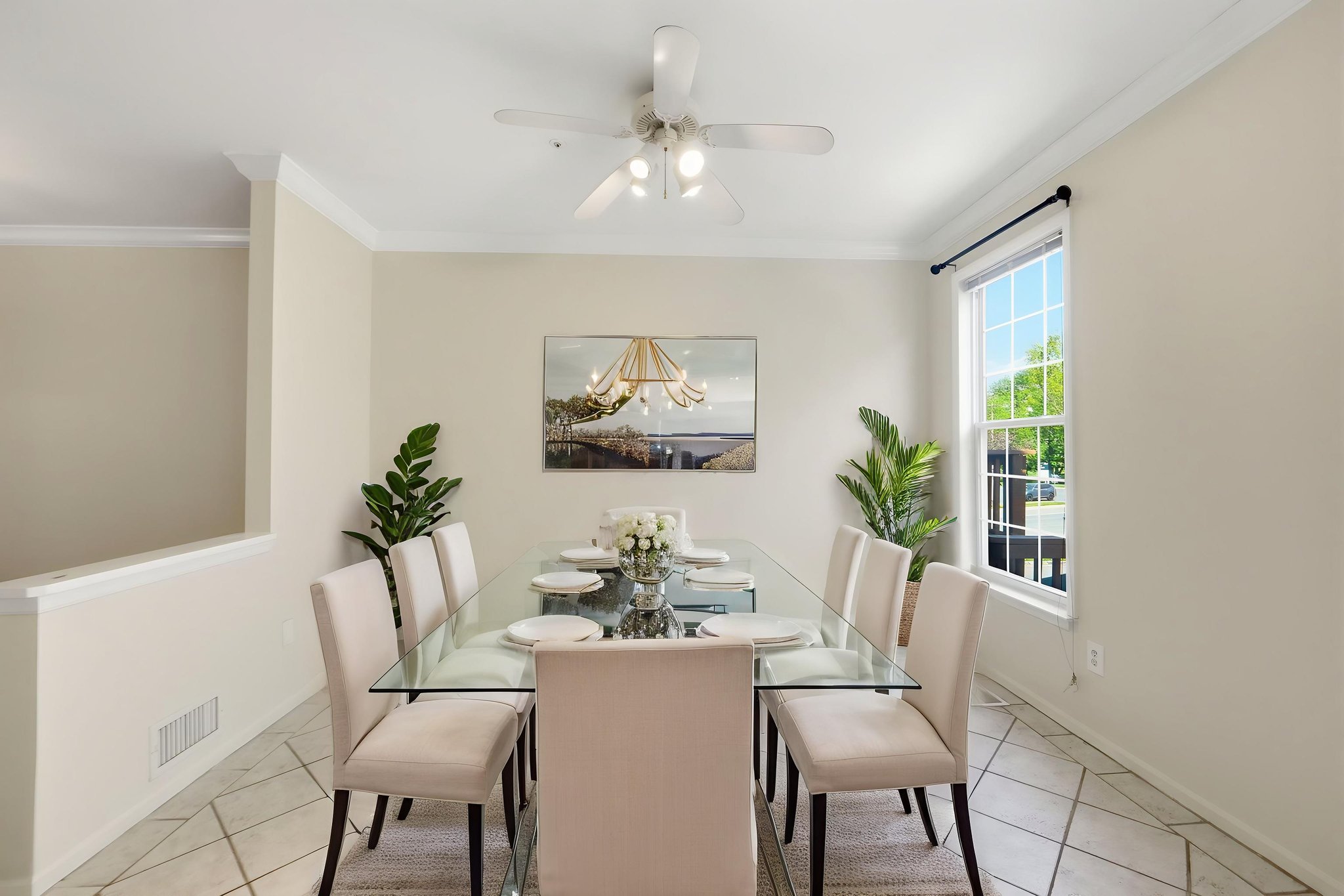 DSC08464 virtually staged.jpeg