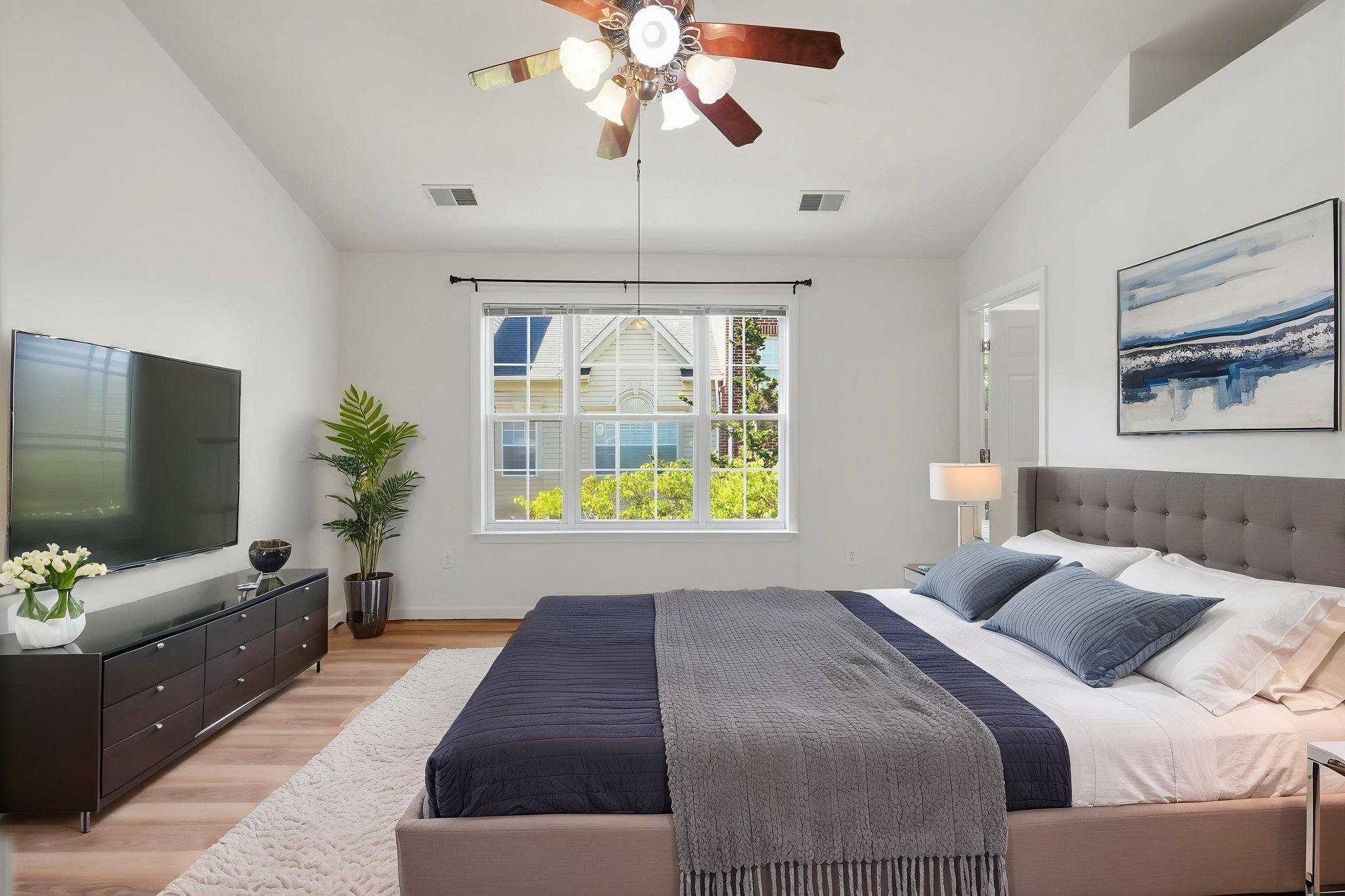 DSC08474 virtually staged.jpeg