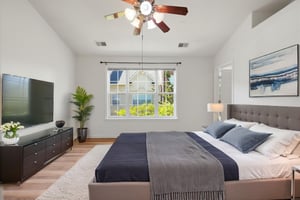 DSC08474 virtually staged.jpeg