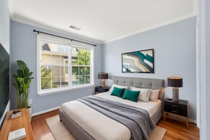 DSC08494 virtually staged.jpeg