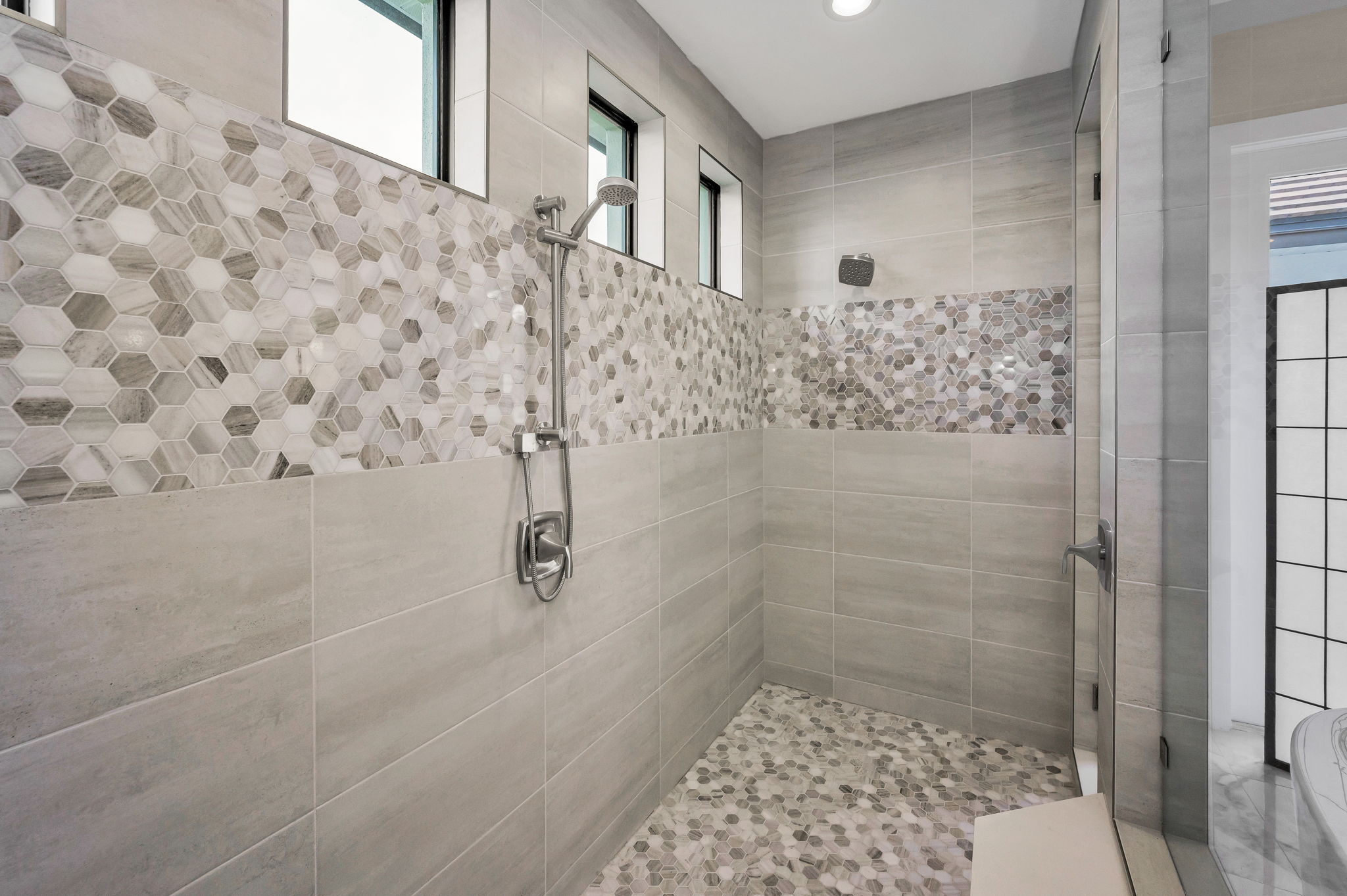 Primary Bathroom1c
