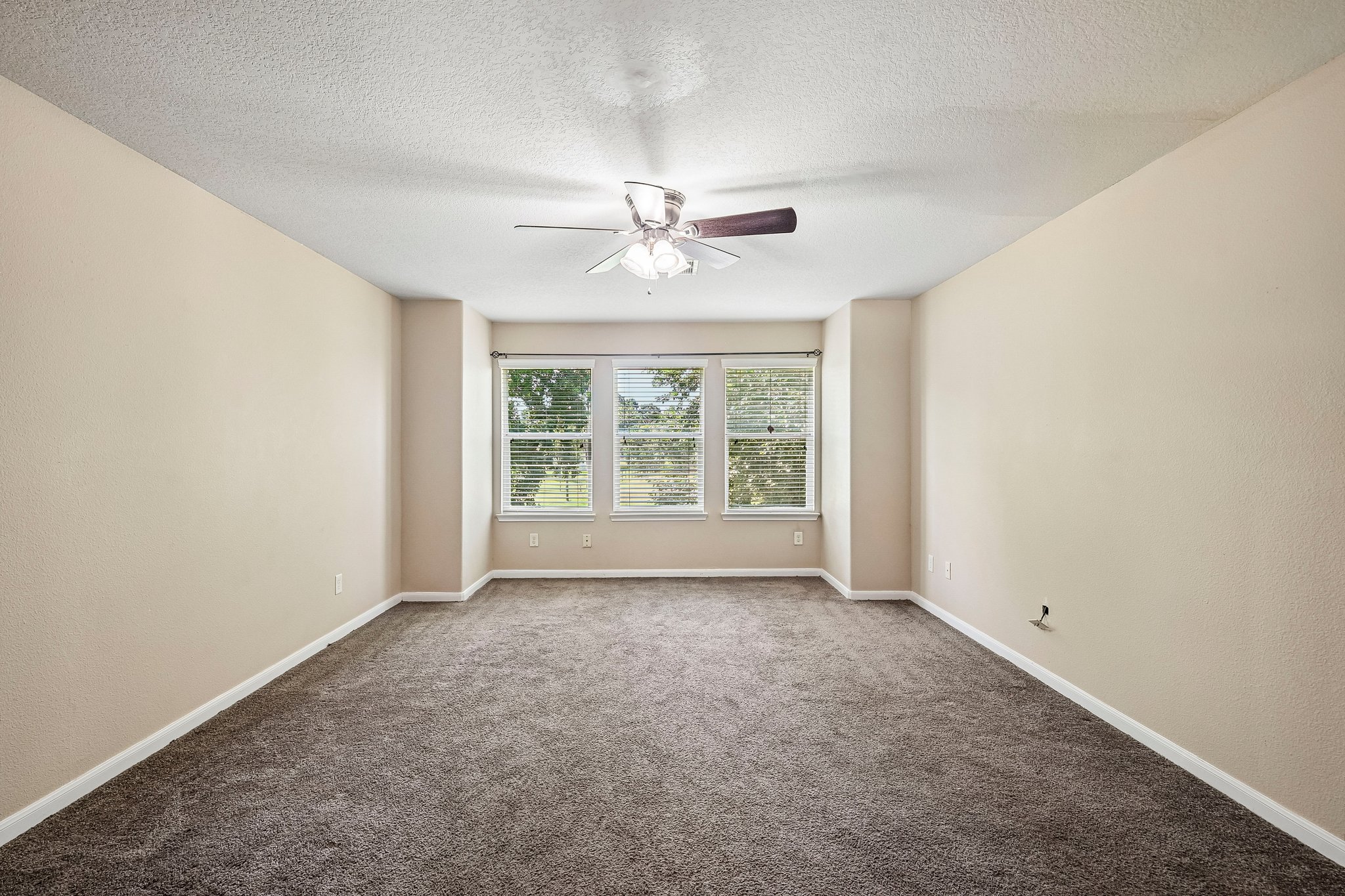 Blue Bonnet Dr-S2207-026.jpg