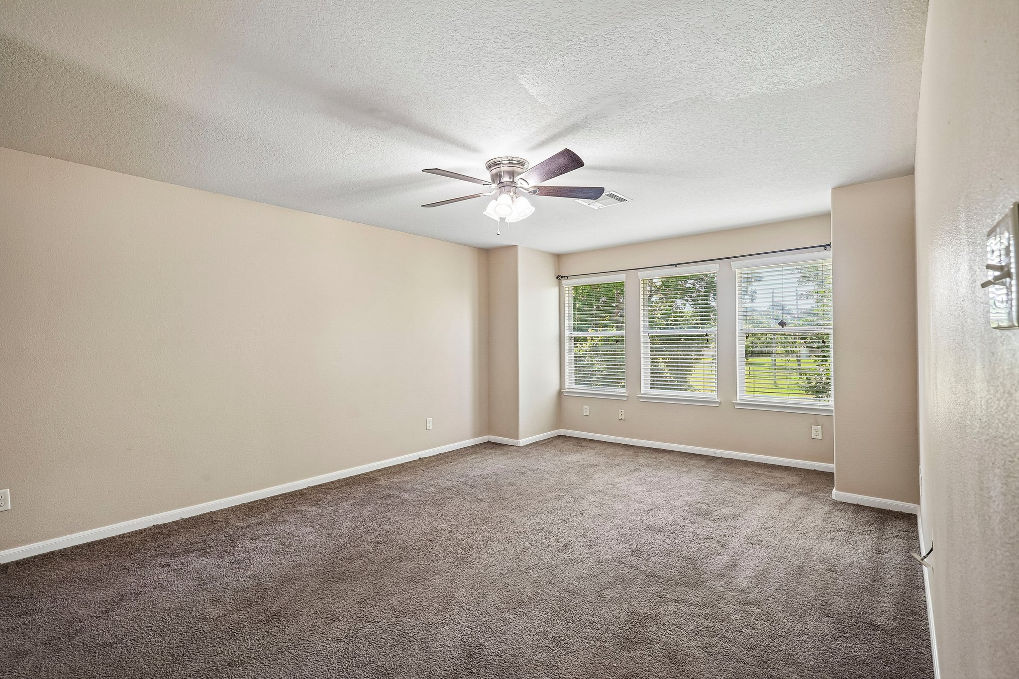 Blue Bonnet Dr-S2207-027.jpg