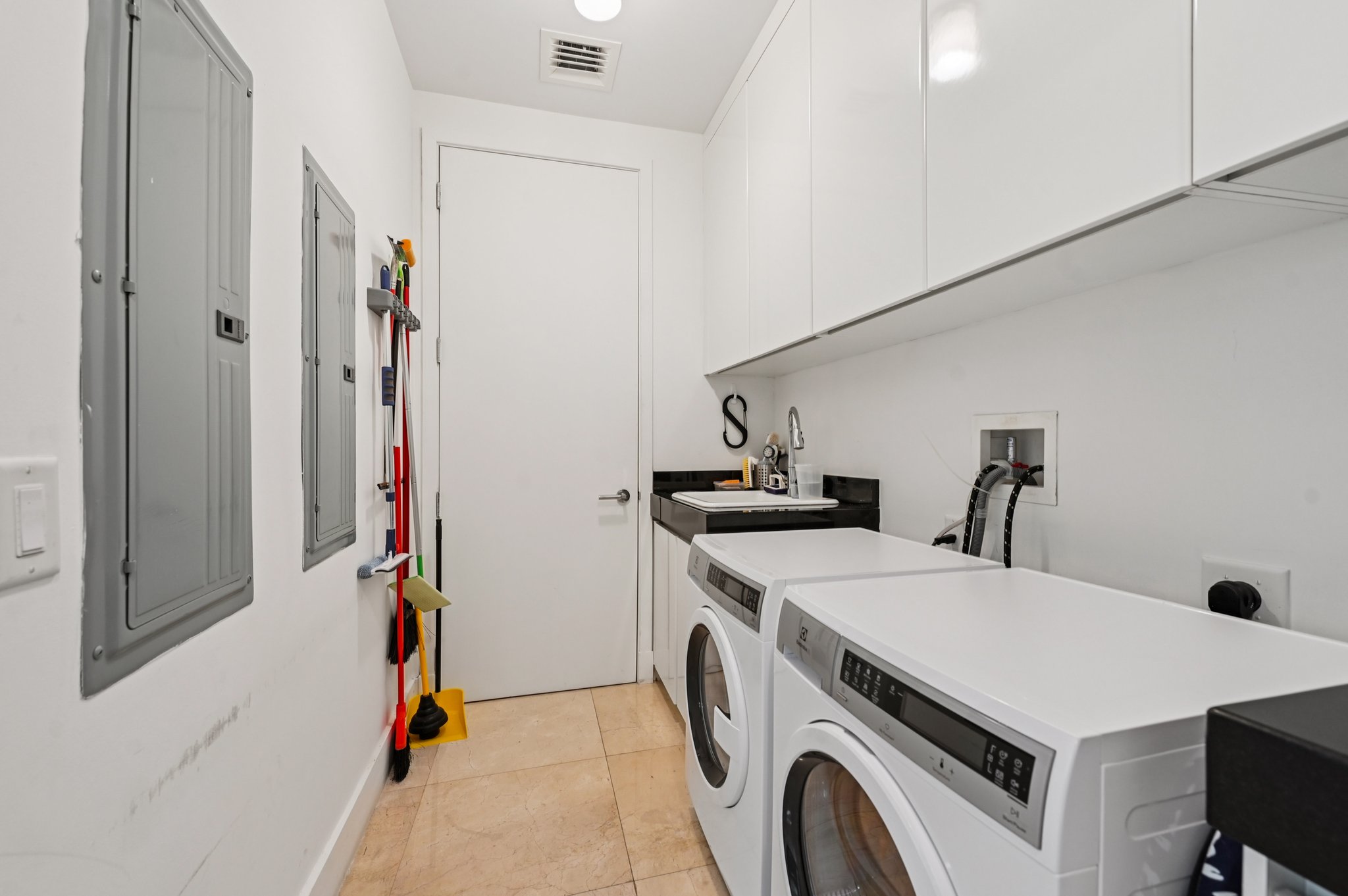 Collins Ave 803N-S2208-044.jpg