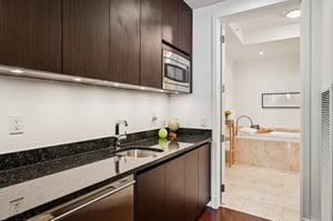 Collins Ave 803N-S2208-032.jpg