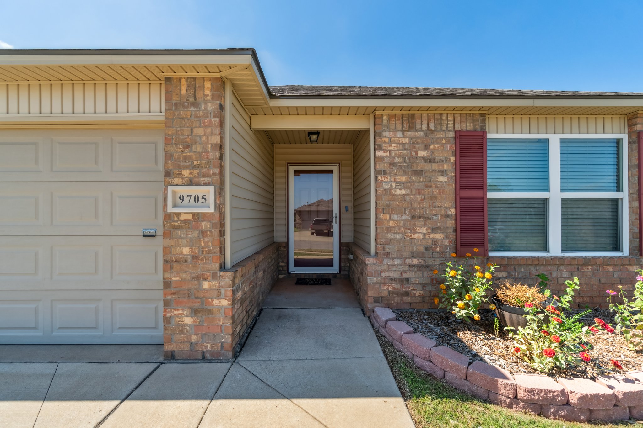 9705 High Noon Rd_007.jpg