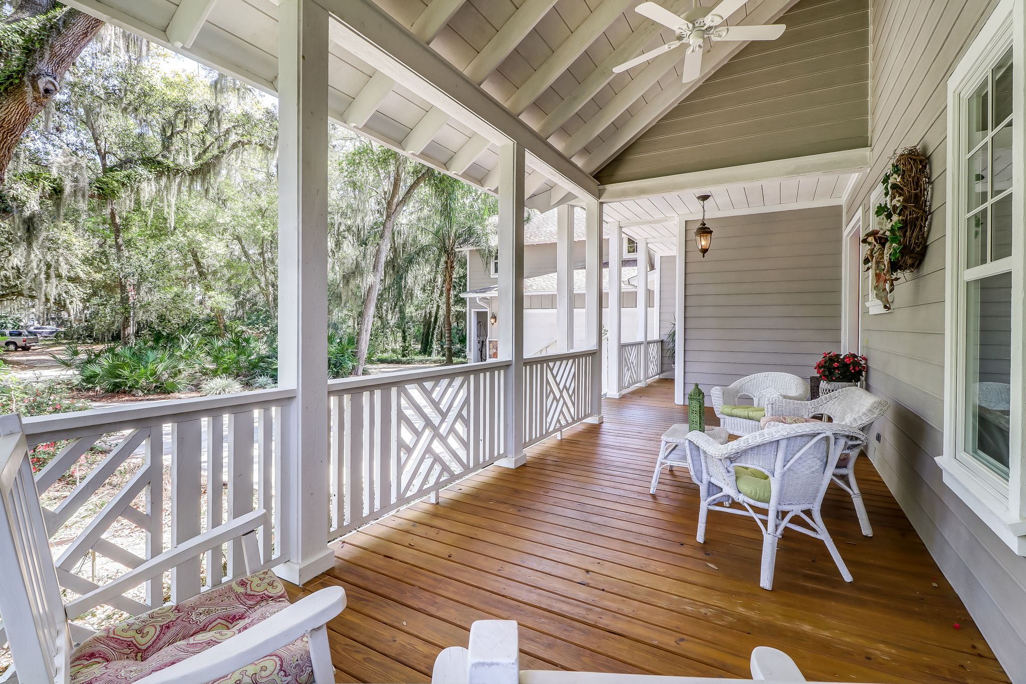 Front porch with vaulted ceiling