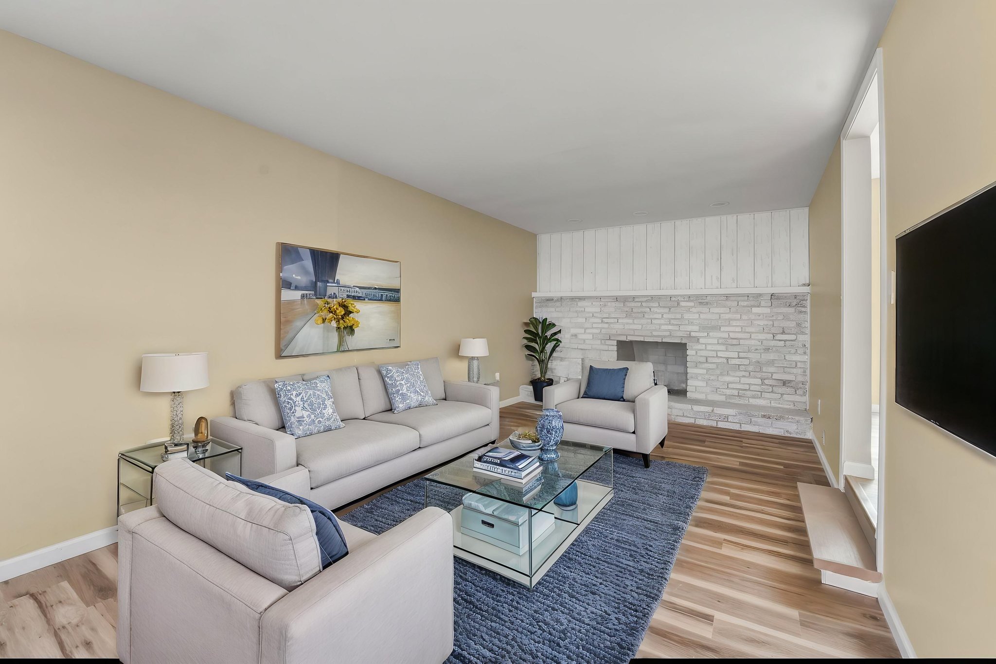 Image100_18 virtually staged.jpeg