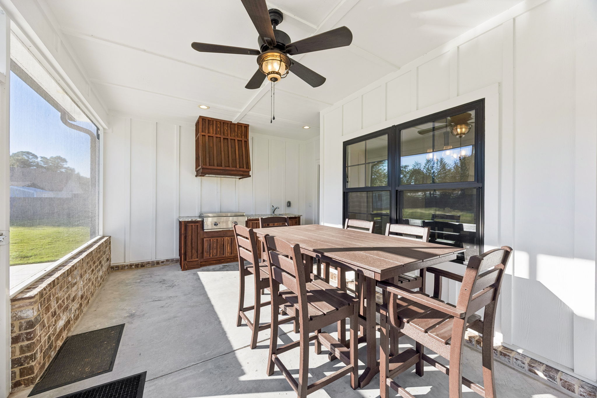 Screened-in Porch