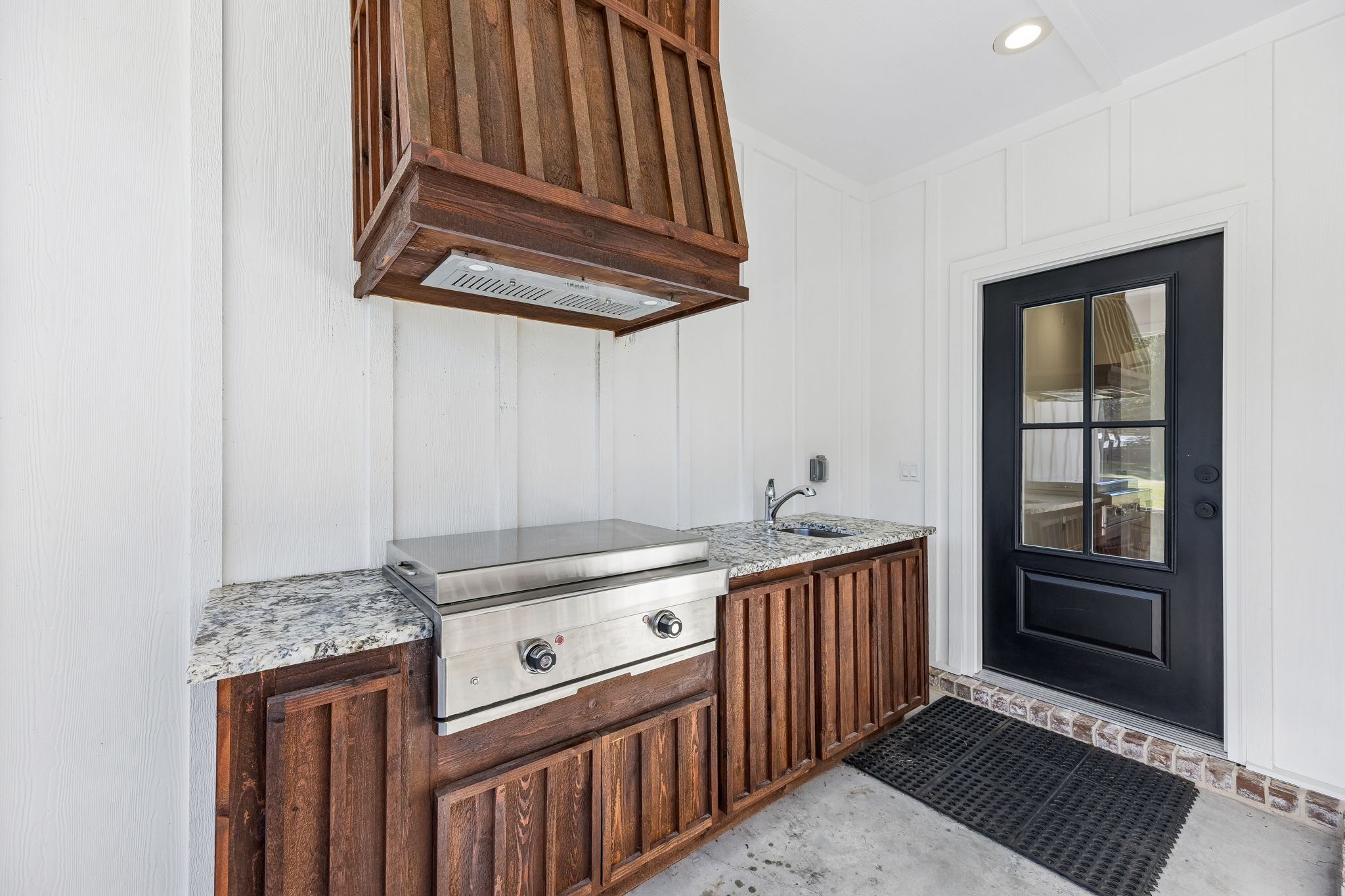 Outdoor Kitchen