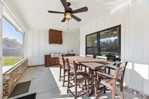 Screened-in Porch