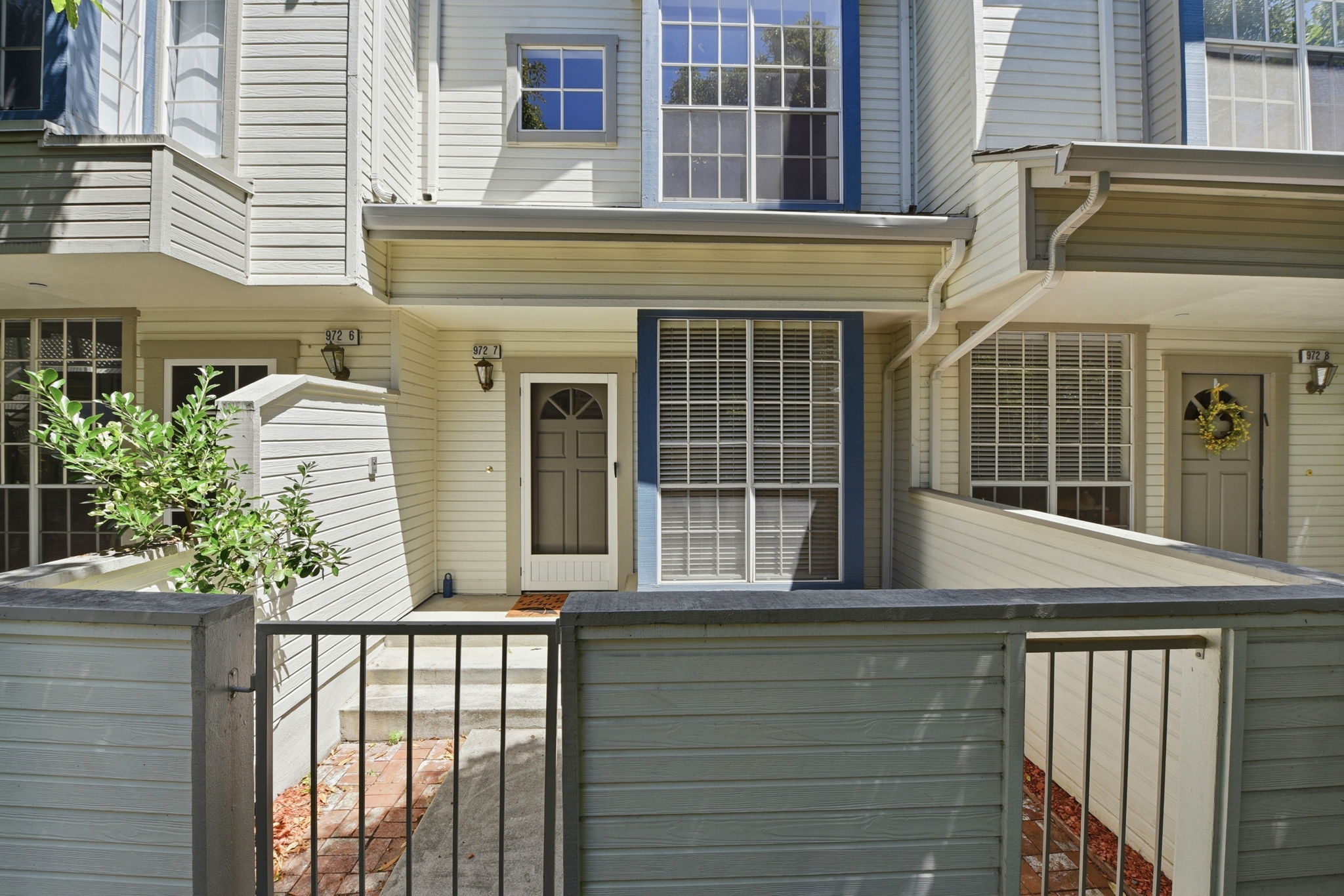 004_F8_972 Belmont Terrace 7