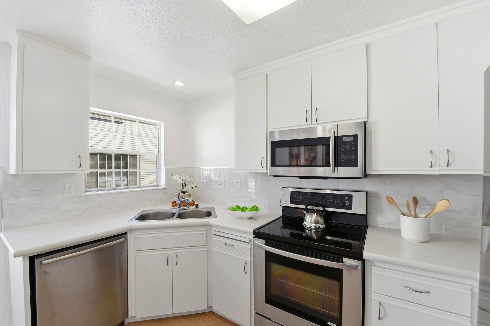 014_F8_972 Belmont Terrace 7